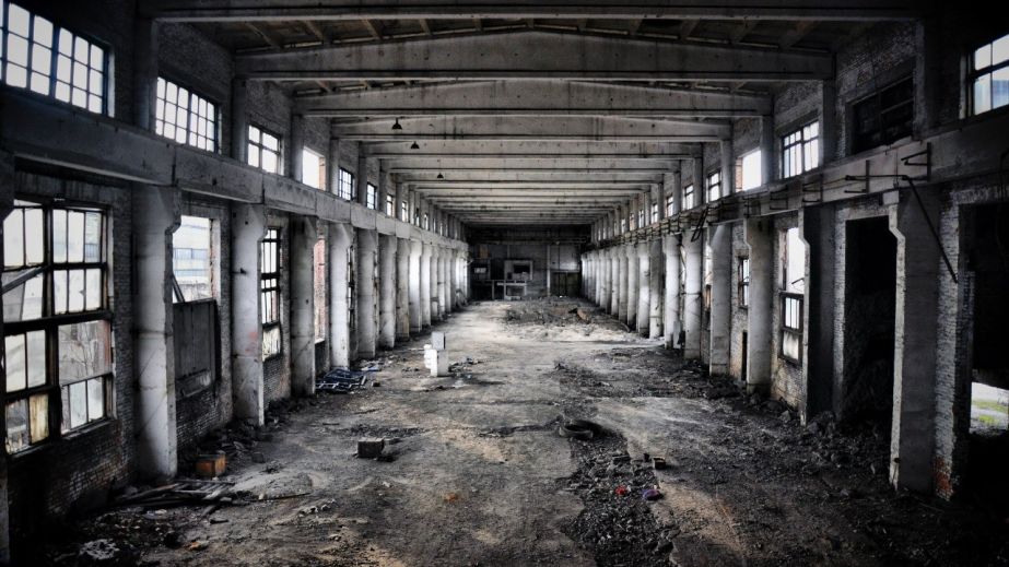 У Дніпрі людина повисла на стіні недобудови (ВІДЕО)