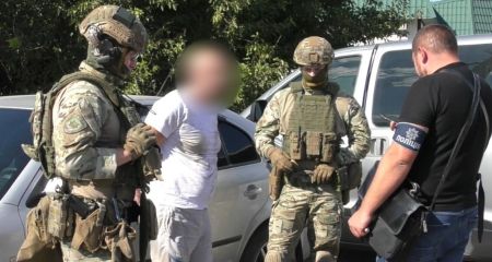 На Дніпропетровщині чоловік за 15 тисяч доларів замовив вбивство коханця дружини