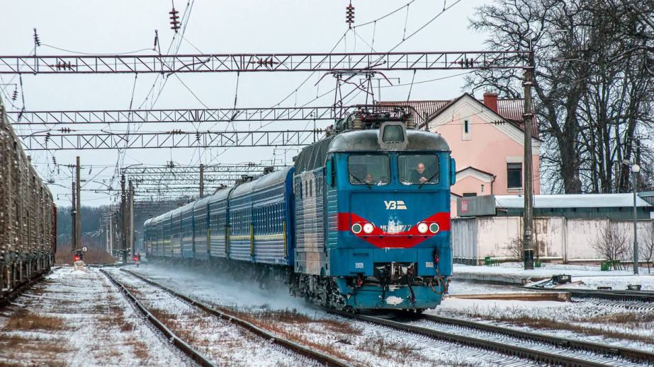 "Укрзалізниця" поповнить поїзди, що курсують через Дніпропетровщину, додатковими вагонами