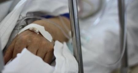 У лікарні Дніпра борються за життя важко пораненого військового, який втратив ногу (ВІДЕО)