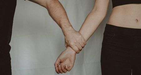 У місті на Дніпропетровщині чоловік тричі за вечір намагався зґвалтувати жінок