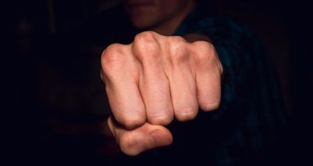 В Днепре будут судить мужчину, который избил знакомого ногами и бутылкой