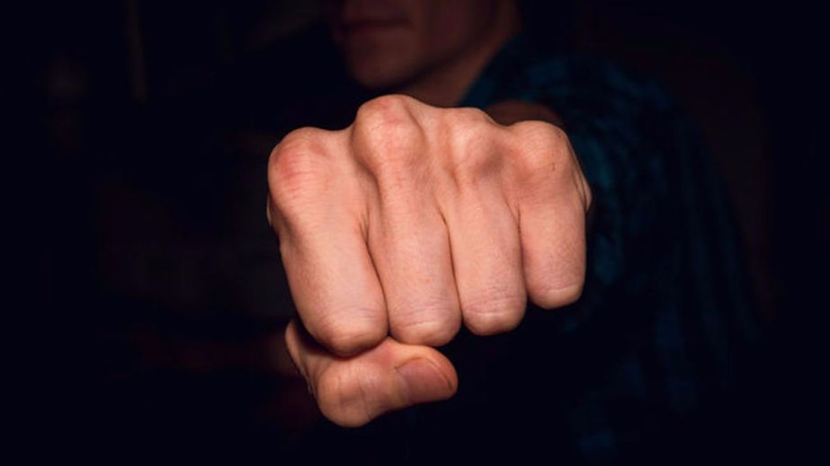 В Днепре будут судить мужчину, который избил знакомого ногами и бутылкой