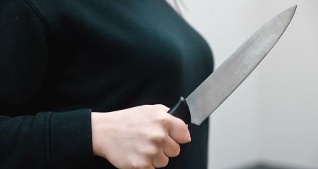 В Днепре управляющая стоматологией всадила нож в грудь подчиненной