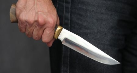 В Днепре мужчина из-за ревности к экс-жене порезал двух знакомых посреди улицы (ФОТО)