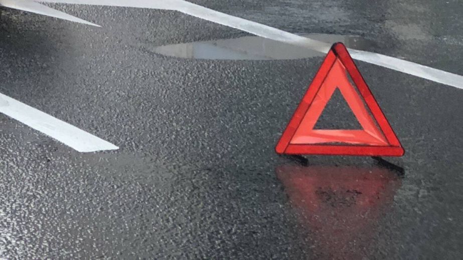 Бус влетів у автобус: на Дніпропетровщині сталася моторошна автотроща на трасі (ВІДЕО)