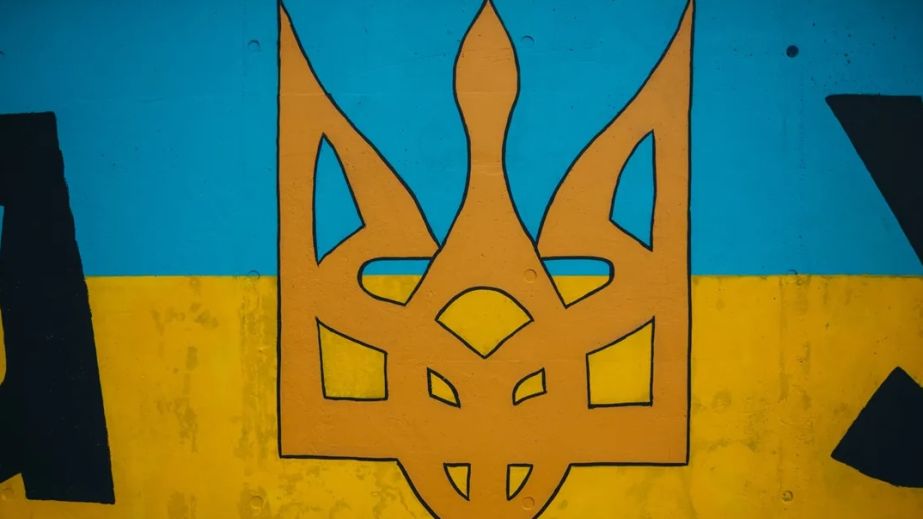 На Сонячній Набережній у Дніпрі оновили мурал "Слава Україні" (ФОТО)