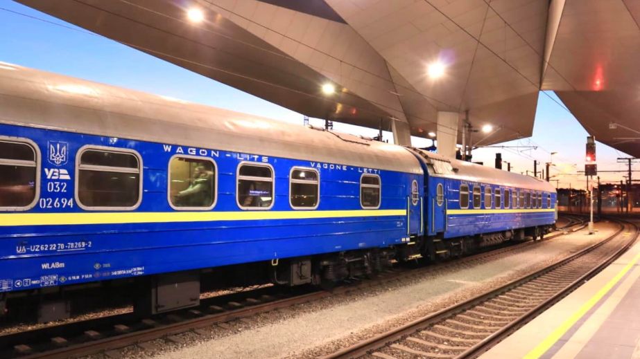 Затримка потягів, що курсують через Дніпро: як змінилася ситуація