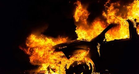 У ніч на 17 жовтня у Кам’янському спалили автівку відомої активістки: кого звинувачує потерпіла (ВІДЕО)