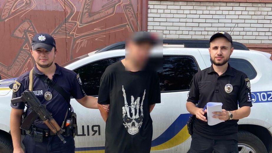 В Днепре прямо среди улицы избили и дерзко ограбили мужчину