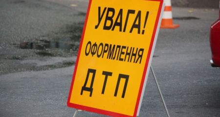 У Кривому Розі пасажир легковика під час ДТП ледь не пробив лобове скло головою (ФОТО)
