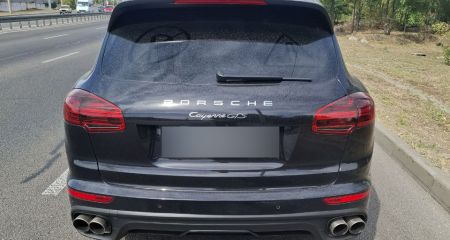 У Дніпрі молодик без водійських прав ганяв містом на Porsche