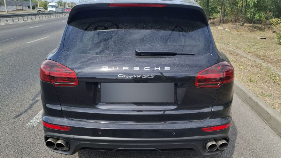 У Дніпрі молодик без водійських прав ганяв містом на Porsche