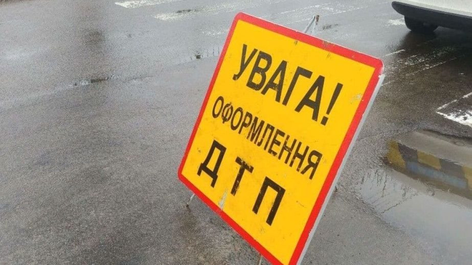 В Кривом Роге легковушка столкнулась с автовышкой: есть погибший (ФОТО, ВИДЕО)