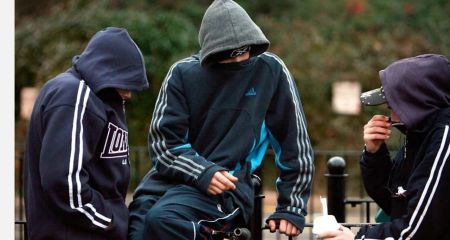 Заради "контенту": у Дніпрі підлітки штовхнули чоловіка у фонтан та зняли це на відео