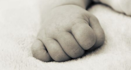 У Кривому Розі дитина померла від голоду та алкоголю: як суд покарав горе-матір