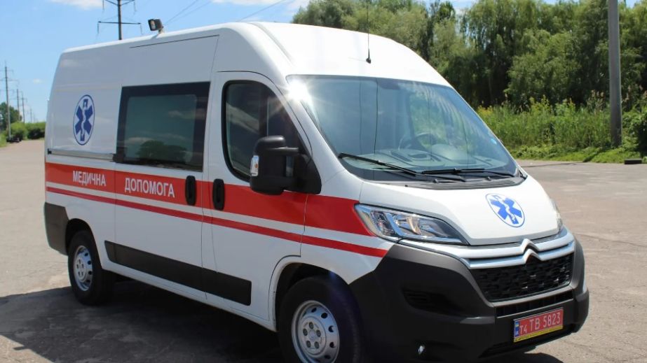 В Никополе нетрезвый мужчина лез по газовой трубе и упал с высоты
