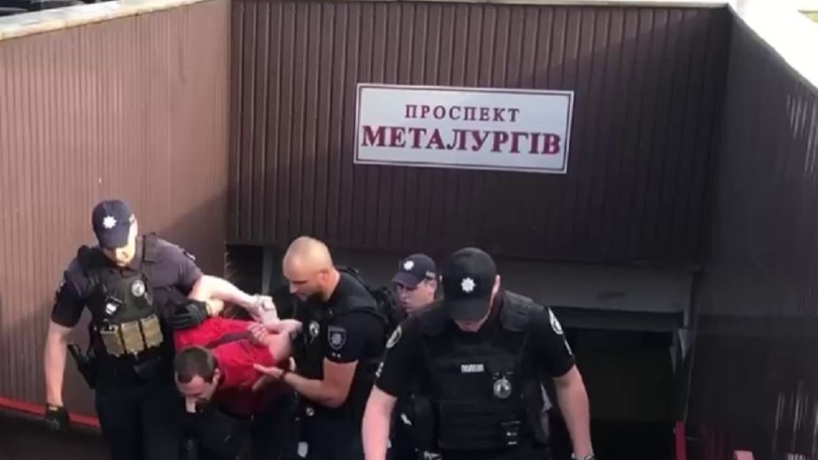 В Кривом Роге задержали мужчину, который помочился посреди кафе с посетителями