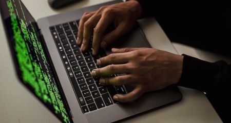 Молодой хакер-самоучка из Днепропетровщины продавал базы данных тысяч пользователей (ФОТО)