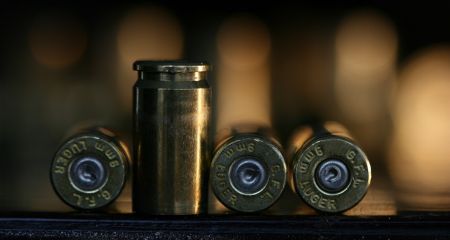 У Дніпрі чоловіки розбирали патрон і той вибухнув