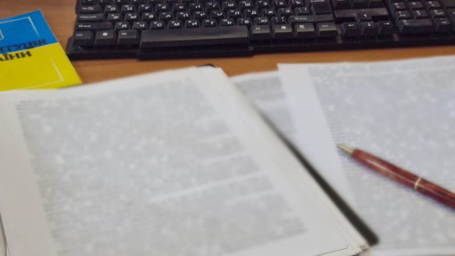 У Кам'янському дві посадовиці отримали чверть мільйона гривень зарплатні за неіснуючих робітників
