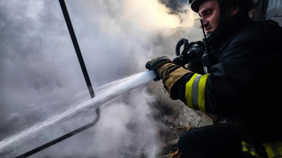 У Дніпровському районі чоловік ледь не згорів на власній дачі