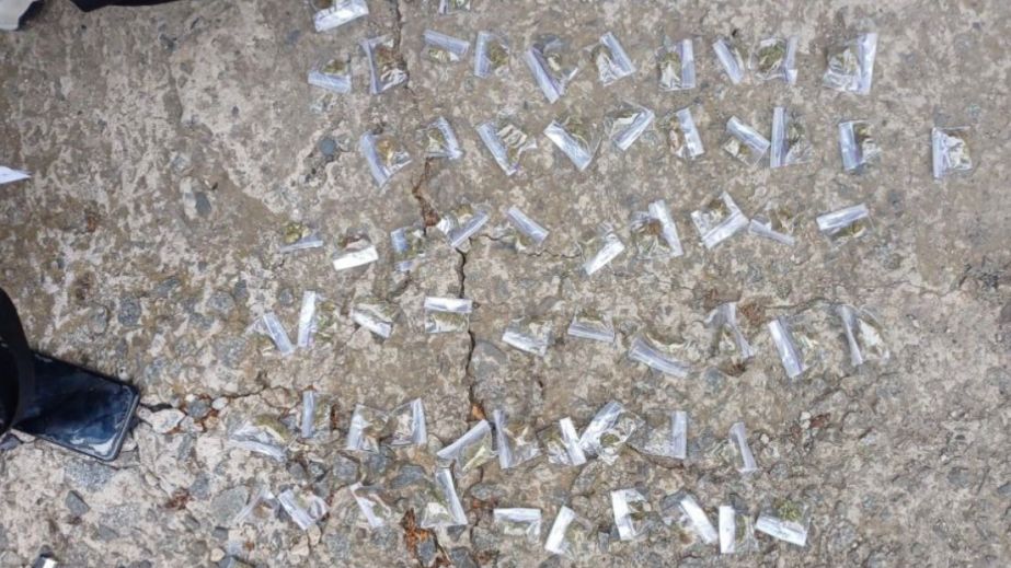 В Кривом Роге полицией у мужчины было обнаружено около 100 пакетов с наркотическими веществами