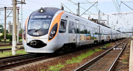 Через обстріли Запоріжжя затримуються поїзди, які курсують через Дніпро