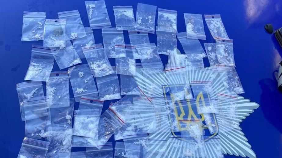 У Кривому Розі затримали молодика з 60-ма пакетами наркотиків