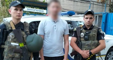 Побив та вкрав сумку: у Покрові затримали розбійника