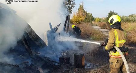 Під Дніпром горіло приватне подвір’я
