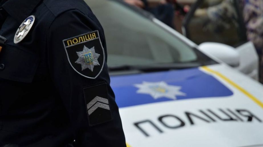 Заблукав у центрі: у Дніпрі патрульні допомогли дідусеві дістатися додому