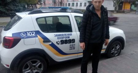 На Дніпропетровщині чоловік намагався вкрасти товар з "Аврори", але потрапив до рук поліцейських
