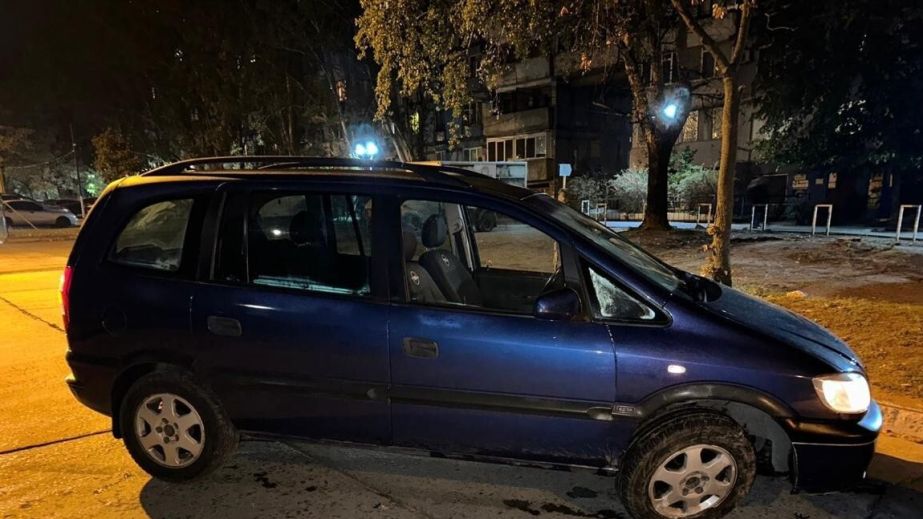 У Дніпрі чоловік вкрав автівку родича і влетів на ній у бордюр