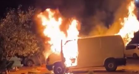 У Кривому Розі спалили бусік, який мали передати на передову (ВІДЕО)