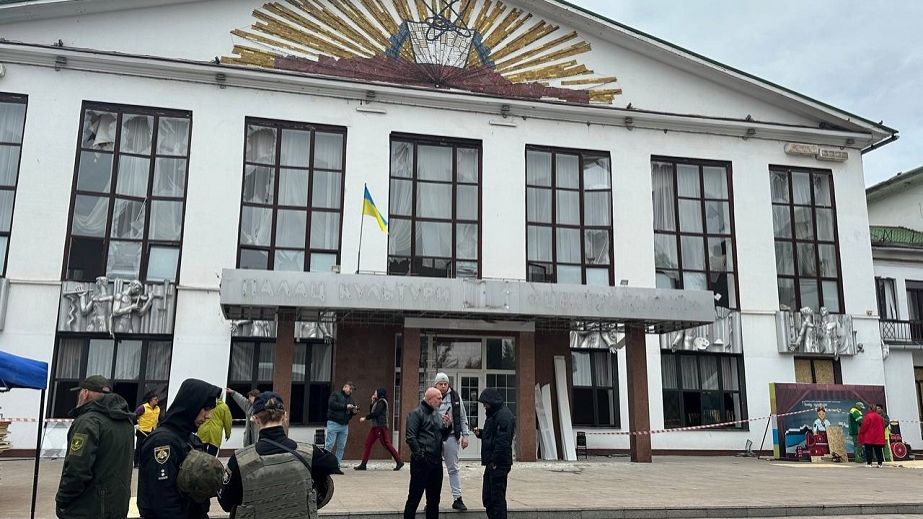 Дворец культуры, дома и магазины пострадали в результате ракетного удара по Кривому Рогу (ФОТО, ВИДЕО)