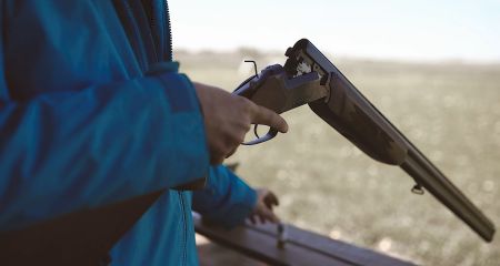У Дніпрі чоловік викликав "швидку" і влаштував стрілянину на вулиці