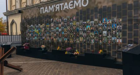 Пам'яті полеглих захисників: у Дніпрі відкрили меморіальний комплекс "Пам'ятаємо" (ФОТО)