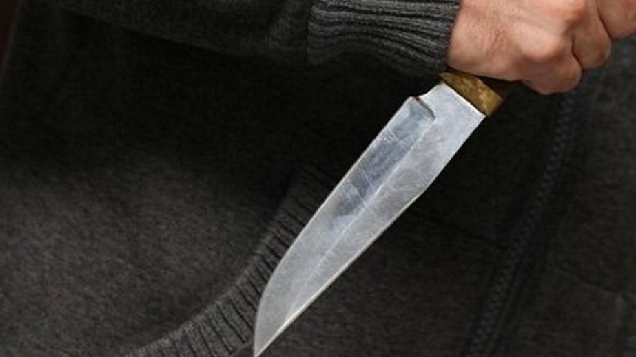 У Кривому Розі чоловік кілька разів штрикнув співмешканку ножем у живіт