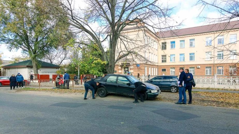 В Днепре автомобиль сбил двух школьников, один ребенок погиб (ФОТО)