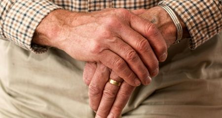 У Дніпрі патрульні повернули додому дідуся та бабусю, що загубилися