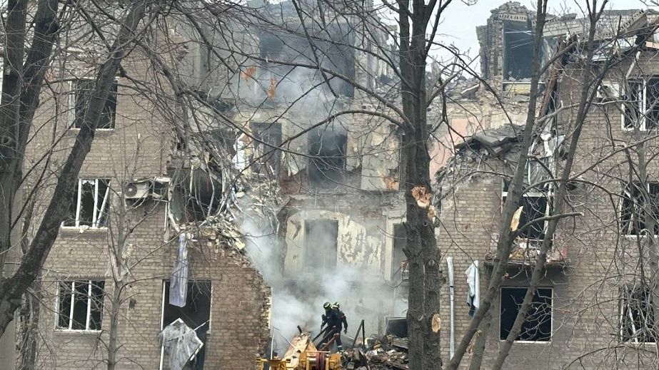 У Кривому Розі після ракетного удару шукають під завалами дітей (ВІДЕО)