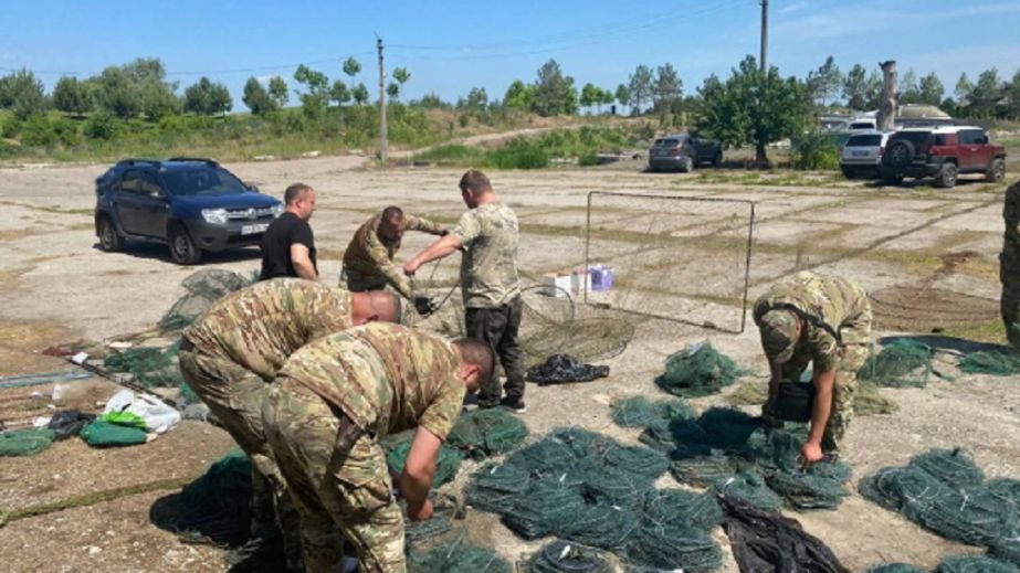 На Дніпропетровщині знищили заборонені знаряддя лову риби
