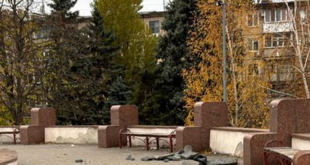 У Кривому Розі вандали побили усі смітники у популярному сквері (ФОТО, ВІДЕО)