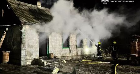 Під Дніпром на пожежі у приватному будинку загинула жінка