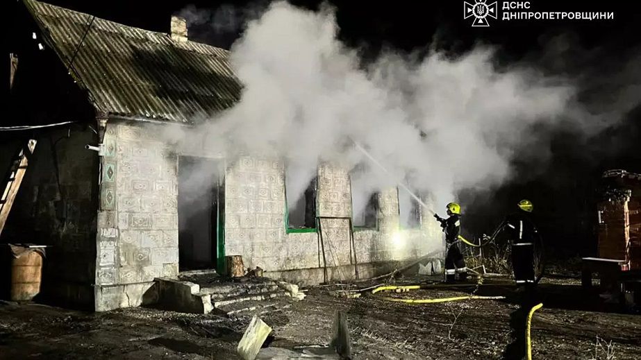 Под Днепром на пожаре в частном доме погибла женщина