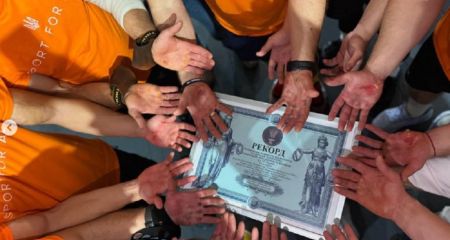 У Дніпрі встановили рекорд у віджиманнях на брусах