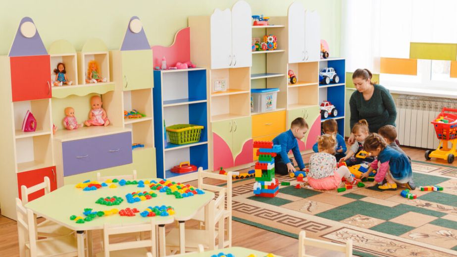 В Днепре продлили работу детских садов