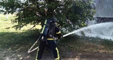 В Никополе во время повторного обстрела 8 июня ранен спасатель
