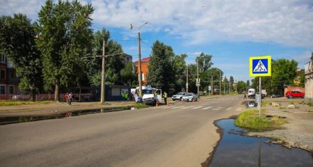 У Дніпрі маршрутка влетіла у стовп: є постраждалі